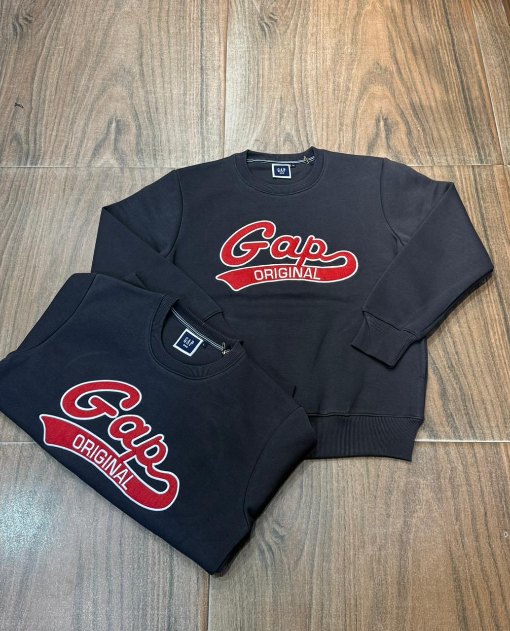 SWEATSHIRT : GAP SWEATSHIRT DARK GREY RED